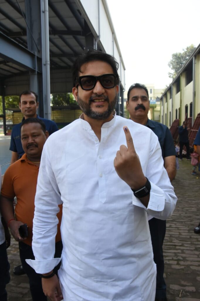 Bihar Vidhansabha Chunav 2025: भाजपा नेता ऋतुराज सिन्हा ने दीघा में किया मतदान, बोले—जनता ने बना लिया है मन, दिख रहा विकास का जोश! 2 Bihar Vidhansabha Chunav 2025 में भाजपा नेता ऋतुराज सिन्हा ने दीघा में किया मतदान