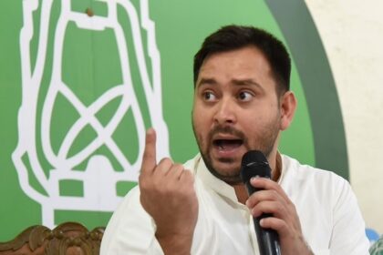 Tejashwi ने किया बड़ा खुलासा, कहा- परीक्षा के 1 घंटे पहले मेरे वाट्सएप पर आ जाता प्रश्‍न पत्र 14