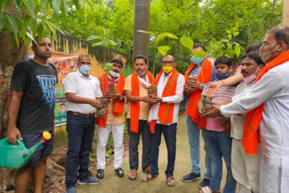 भाजपा क्रीड़ा प्रकोष्ठ ने आज हितैषी पुस्कालय मंगल तालाब में किया पौधारोपण, प्रदेश संयोजक सतीश राजू ने लगाये फलदार वृक्ष 6