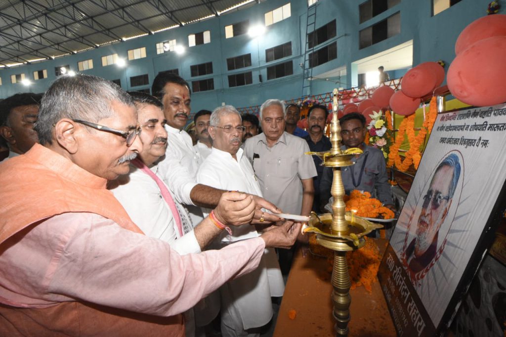 मुजफ्फरपुर में  राज्यपाल ने नंदन सहाय इनडोर स्टेडियम का किया उद्घाटन, पूर्व सांसद आरके सिन्हा भी रहे मौजूद 1