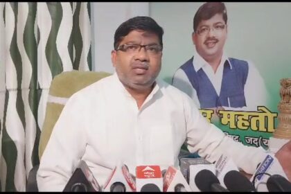 JDU एमएलसी ने अपने ही प्रदेश अध्यक्ष के खिलाफ खोला मोर्चा, कहा- उपेंद्र कुशवाहा को सीएम से दूर करने में उनका हाथ 16