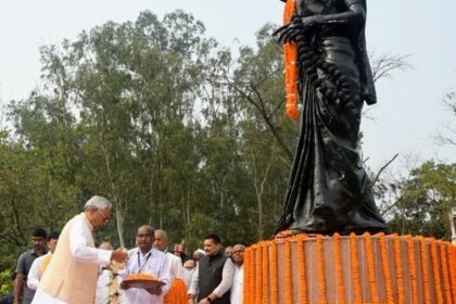 इंदिरा गांधी की पुण्यतिथि, बिहार के राज्यपाल, सीएम नीतीश ने दी श्रद्दांजलि, सोनिया, राहुल और कांग्रेस अध्यक्ष खड़गे ने चढ़ाए फूल 4