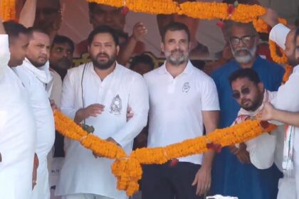 तेजस्वी खटाखट बोलते रहे..मंच पर बैठकर मुस्कुराते रहे राहुल गांधी, जनता ने... 6