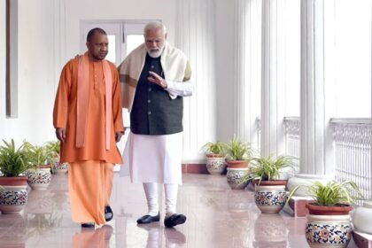 PM modi with Yogi Adityanath