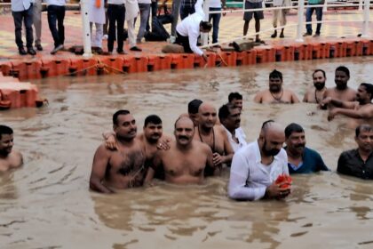 सम्राट चौधरी ने सरयू में डूबकी लगाकर खोली पगड़ी, CM नीतीश को सत्ता से हटाने का लिया था प्रण 2