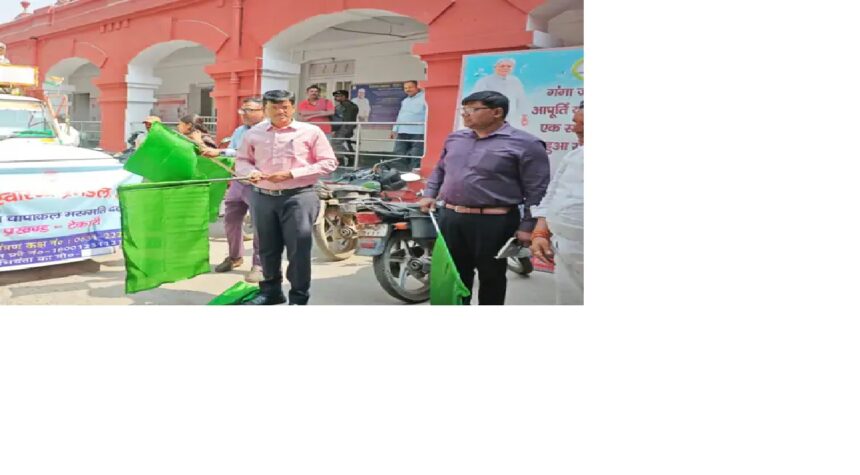 चापाकल मरम्मत करने वाली 48 टीम को डीएम ने किया रवाना
