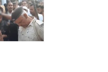 विवाह के लिए हिंदू लड़की को बुर्के में लेकर कोर्ट आया मुस्लिम लड़का वकीलों ने हिंदूवादी संगठनों को दी जानकारी, हंगामा होता देख मुस्लिम लड़का फरार 21
