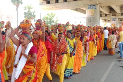 छतियाना गांव में 24 कुंडीय गायत्री महायज्ञ का आयोजन 751 महिला श्रद्धालुओं ने निकाला भव्य कलश शोभायात्रा 50
