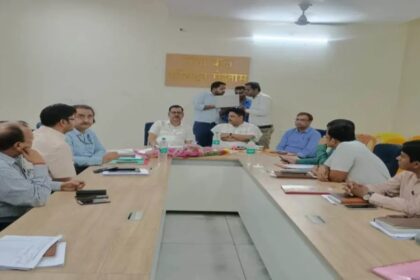 किसानो को रेल और सड़क परियोजनाओं का मुआवजा जल्द भू अर्जन निदेशक की अध्यक्षता में आयोजित बैठक में दिए गए निर्देश 19