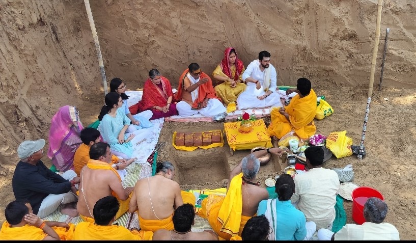 ऋतुराज सिन्हा ने बहियारा में रखी बालाजी तिरुपति मंदिर निर्माण की आधारशिला वैदिक मंत्रोच्चार के साथ सम्पन्न हुआ भूमि पूजन का कार्य 1 ऋतुराज सिन्हा ने बहियारा में रखी बालाजी तिरुपति मंदिर निर्माण की आधारशिला वैदिक मंत्रोच्चार के साथ सम्पन्न हुआ भूमि पूजन का कार्य 1