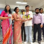सीबीएसई परीक्षा में उत्तीर्ण छात्र-छात्राओं का सम्मान समारोह छात्रों ने अपनी सफलता का श्रेय गुरुजनों और अभिभावकों को दिया 3