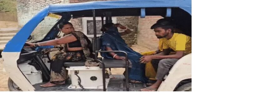 शराबी पति से परेशान पत्नी ने थामी स्टीयरिंग, जिले की एकमात्र महिला ऑटो चालक बेटे ने सिखाई ड्राइविंग,परिवार का कर रही भरण-पोषण 1