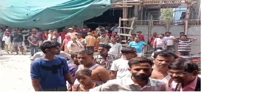 खाना बनाने के दौरान घर में लगी आग,दंपती सहित दो बच्चे झुलसे पीड़ित बोला - मकान बनाने के लिए रखा 4 लाख कैश भी जला 1 खाना बनाने के दौरान घर में लगी आग,दंपती सहित दो बच्चे झुलसे पीड़ित बोला - मकान बनाने के लिए रखा 4 लाख कैश भी जला 1