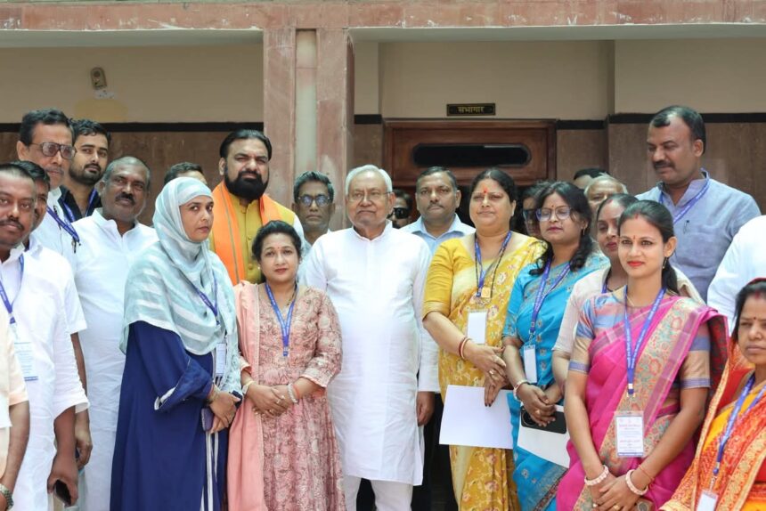 मुख्यमंत्री को जिप अध्यक्ष संघ की प्रदेश अध्यक्ष ने सौंपा 9 सूत्री मांग पत्र, जनप्रतिनिधियों के इलाज का खर्च उठाएगी सरकार-कृष्णा कुमारी यादव 1