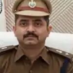 दो नाबालिग छात्राओं को लेकर शिक्षक फरार, पुलिस में शिकायत दर्जबात करने के लिए दोनों को दिया था फोन, पुलिस बोली - ट्यूशन पढ़ाने के दौरान आए करीब 2