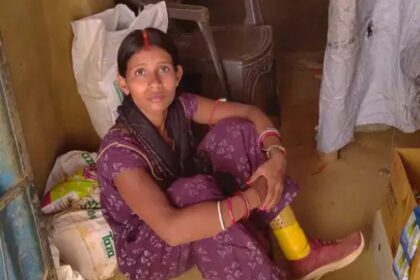 विकलांग महिला को नहीं मिल रहा सरकारी लाभ 3 साल पहले बिमारी की वजह से कटे दोनों पैर, दिव्यांग प्रमाण पत्र नहीं मिलने से हो रही परेशानी 15