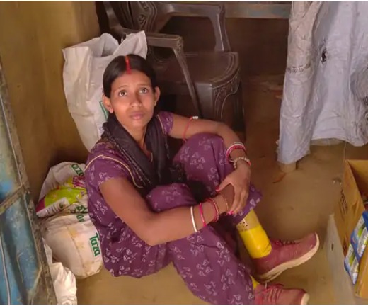 विकलांग महिला को नहीं मिल रहा सरकारी लाभ 3 साल पहले बिमारी की वजह से कटे दोनों पैर, दिव्यांग प्रमाण पत्र नहीं मिलने से हो रही परेशानी 1 विकलांग महिला को नहीं मिल रहा सरकारी लाभ 3 साल पहले बिमारी की वजह से कटे दोनों पैर, दिव्यांग प्रमाण पत्र नहीं मिलने से हो रही परेशानी 1