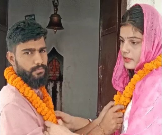 भतीजे संग चाची फरार, मंदिर में रचाई शादी 1 भतीजे संग चाची फरार, मंदिर में रचाई शादी 1