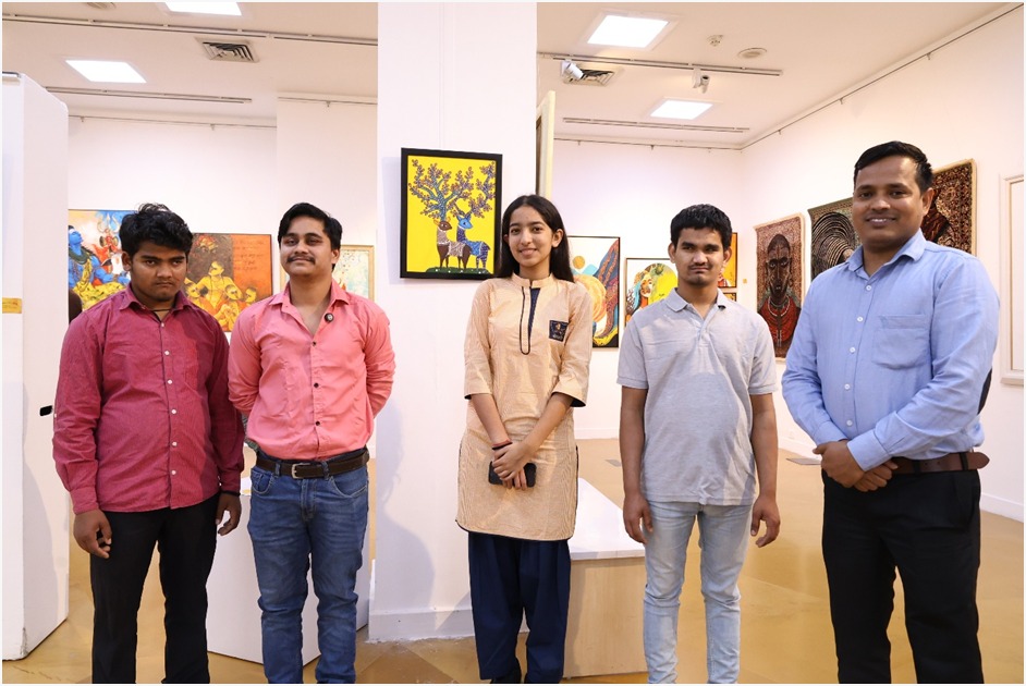 कला के ज़रिए समावेशी सृजन की ओर एक कदम: ‘मास्टर स्ट्रोक्स’ में शांभवी शर्मा की प्रेरक पहल 3 कला के ज़रिए समावेशी सृजन की ओर एक कदम: ‘मास्टर स्ट्रोक्स’ में शांभवी शर्मा की प्रेरक पहल 3
