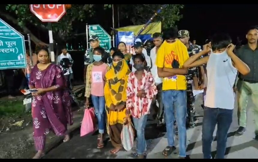 रक्सौल में मानव तस्करी और धर्मांतरण की बड़ी साजिश नाकाम लव-जिहाद के नेटवर्क का खुलासा, पांच नेपाली हिंदू नाबालिग बच्चों की तस्करी के प्रयास में दो गिरफ्तार 1