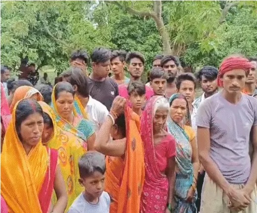 लीची बगान में मिला युवक का शव,गर्दन पर रस्सी का निशान;शुक्रवार सुबह से था लापता, परिजनों ने हत्या की आशंका जताई 1 लीची बगान में मिला युवक का शव,गर्दन पर रस्सी का निशान;शुक्रवार सुबह से था लापता, परिजनों ने हत्या की आशंका जताई 1