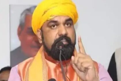 किशनगंज में घुसपैठियों की संख्या ज्यादा : सम्राट चौधरी वैध दस्तावेज लेने के लिए बड़ी संख्या में लोग दे रहे आवेदन 9