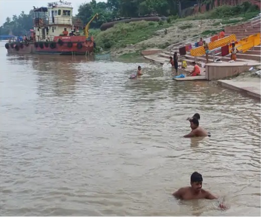 गंगा का जलस्तर खतरे के निशान के पास पहुंचा बाढ़ आने की स्थिति में मुंगेर में 1,70,000 परिवार हो सकते है प्रभावित 1 गंगा का जलस्तर खतरे के निशान के पास पहुंचा बाढ़ आने की स्थिति में मुंगेर में 1,70,000 परिवार हो सकते है प्रभावित 1