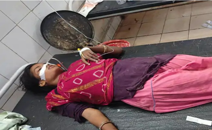 दहेज के लिए विवाहिता को पिलाया जहर, महिला की हालत गंभीर 1 दहेज के लिए विवाहिता को पिलाया जहर, महिला की हालत गंभीर 1