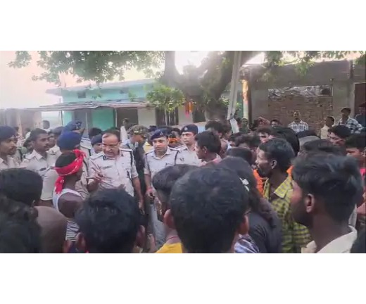 प्रेमी ने दोस्तों संग मिलकर की प्रेमिका के भाई की हत्याअफेयर का विरोध करने पर चाकू से गोदकर की हत्या, आरोपी प्रेमी ने कई बार दी थी धमकी 1 प्रेमी ने दोस्तों संग मिलकर की प्रेमिका के भाई की हत्याअफेयर का विरोध करने पर चाकू से गोदकर की हत्या, आरोपी प्रेमी ने कई बार दी थी धमकी 1