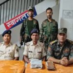 नक्सलियों के ठिकाने पर छापे में बड़ी मात्रा में असलहे बरामद 3