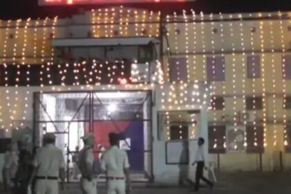 खुदीराम बोस की 117वीं शहादत दिवस पर जेल में कार्यक्रम तिरहुत रेंज के कमिश्नर, डीएम, एसएसपी समेत लोगों ने दी श्रद्धांजलि 14