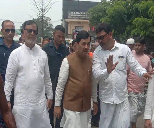 भागलपुर पूरी तरह से बाढ़ की चपेट में : शाहनवाज हुसैन बोले- बुनकरों को नुकसान पहुंचा, कारखाने बंद, घर में खाना नहीं बन रहा 1 भागलपुर पूरी तरह से बाढ़ की चपेट में : शाहनवाज हुसैन बोले- बुनकरों को नुकसान पहुंचा, कारखाने बंद, घर में खाना नहीं बन रहा 1