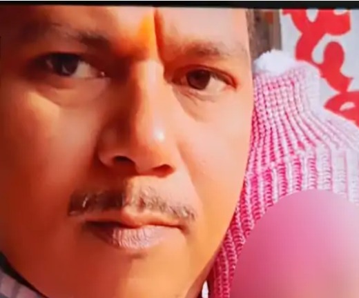 शराब के नशे में धुत रोजगार सेवक गिरफ्तार 1 शराब के नशे में धुत रोजगार सेवक गिरफ्तार 1