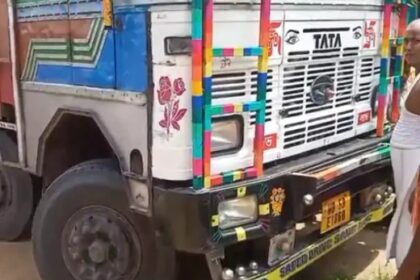 बालू लदे ट्रक ने बच्चे को रौंदा 19
