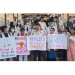भागलपुर में जूनियर डॉक्टरों ने की स्टाइपेंड बढ़ाने की मांग20 से 40 हजार रुपए करने की डिमांड, न होने पर आंदोलन तेज करने की दी चेतावनी 3