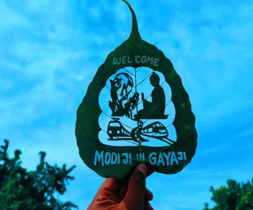 पीपल के पत्ते पर तस्वीर बना कर पीएम का स्वागत सैंड आर्टिस्ट ने 3 सेमी पत्ती पर बनाई फोटो,पूर्व राष्ट्रपति अब्दुल कलाम से हो चुके है सम्मानित 1 पीपल के पत्ते पर तस्वीर बना कर पीएम का स्वागत सैंड आर्टिस्ट ने 3 सेमी पत्ती पर बनाई फोटो,पूर्व राष्ट्रपति अब्दुल कलाम से हो चुके है सम्मानित 1
