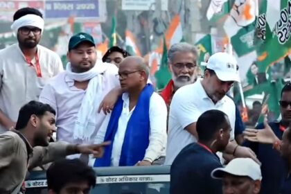 कटिहार में तेज बारिश के बीच वोटर अधिकार यात्रा का कारवां आगे बढ़ा, राहुल-तेजस्वी के साथ दीपांकर का शक्ति प्रदर्शन, कार्यकर्ताओं का भारी हुजूम.. 8