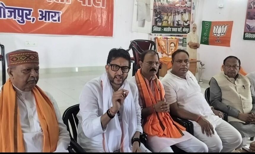 वोट चोरी का आरोप रोहिंग्या,बांग्लादेशी घूसपैठियों को बचाने की साजिश : ऋतुराज सिन्हा 1 वोट चोरी का आरोप रोहिंग्या,बांग्लादेशी घूसपैठियों को बचाने की साजिश : ऋतुराज सिन्हा 1