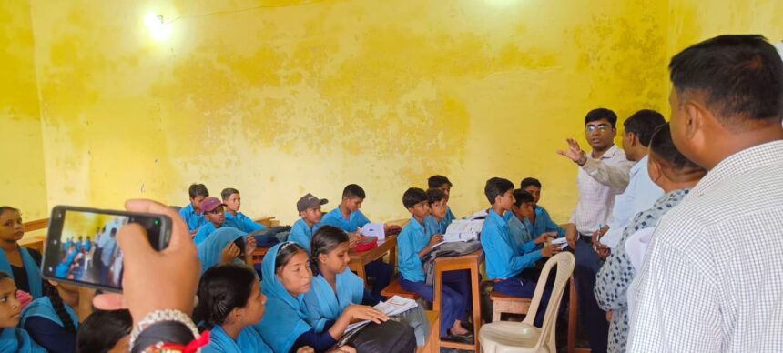 औचक निरीक्षण पर निकले अनुमंडल पदाधिकारी ने पाई विद्यालयों में खामियां शिक्षकों को दी चेतावनी – छात्रों के प्रति लापरवाही बर्दाश्त नहीं होगी 1 औचक निरीक्षण पर निकले अनुमंडल पदाधिकारी ने पाई विद्यालयों में खामियां शिक्षकों को दी चेतावनी – छात्रों के प्रति लापरवाही बर्दाश्त नहीं होगी 1