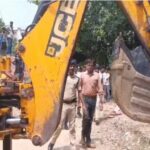 रेलवे की जमीन पर 46 साल से कब्जा,अतिक्रमण हटाने के दौरान हंगामा 6