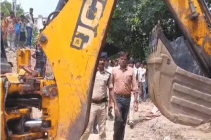 रेलवे की जमीन पर 46 साल से कब्जा,अतिक्रमण हटाने के दौरान हंगामा 4