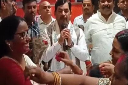 महिलाओं ने खेली होली, गुलाल लगाकर दी बधाई शाहनवाज हुसैन बोले- सीएम महिला रोजगार योजना लागू करने वाला बिहार बना पहला राज्य 17