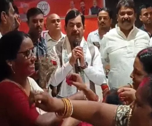 महिलाओं ने खेली होली, गुलाल लगाकर दी बधाई शाहनवाज हुसैन बोले- सीएम महिला रोजगार योजना लागू करने वाला बिहार बना पहला राज्य 1