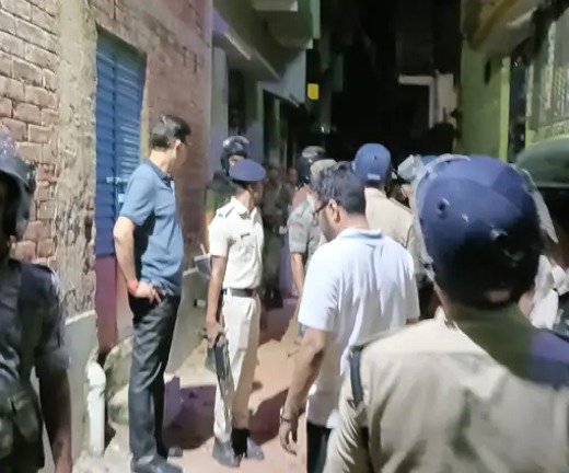 गणेश मूर्ति विसर्जन के बीच 2 पक्षों में झड़प, 2 हिरासत में 1 गणेश मूर्ति विसर्जन के बीच 2 पक्षों में झड़प, 2 हिरासत में 1