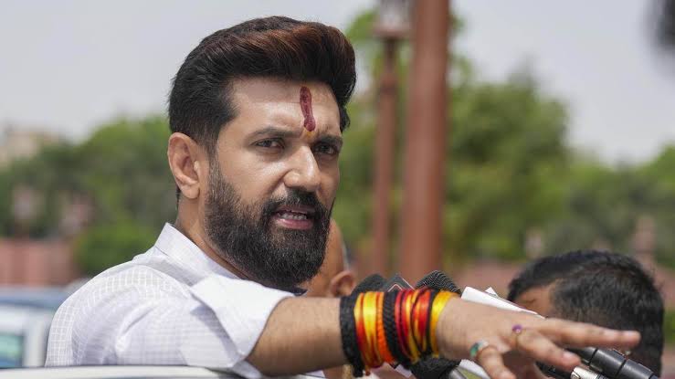 बिहार चुनावी संग्राम: पीके के आरोपों पर चिराग पासवान का बड़ा बयान, जातिवाद की राजनीति पर भी कसा तंज 1