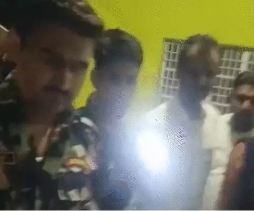 वेज की जगह नॉनवेज परोसे जाने पर टीचर ट्रेनिंग कॉलेज में हंगामा 1 वेज की जगह नॉनवेज परोसे जाने पर टीचर ट्रेनिंग कॉलेज में हंगामा 1