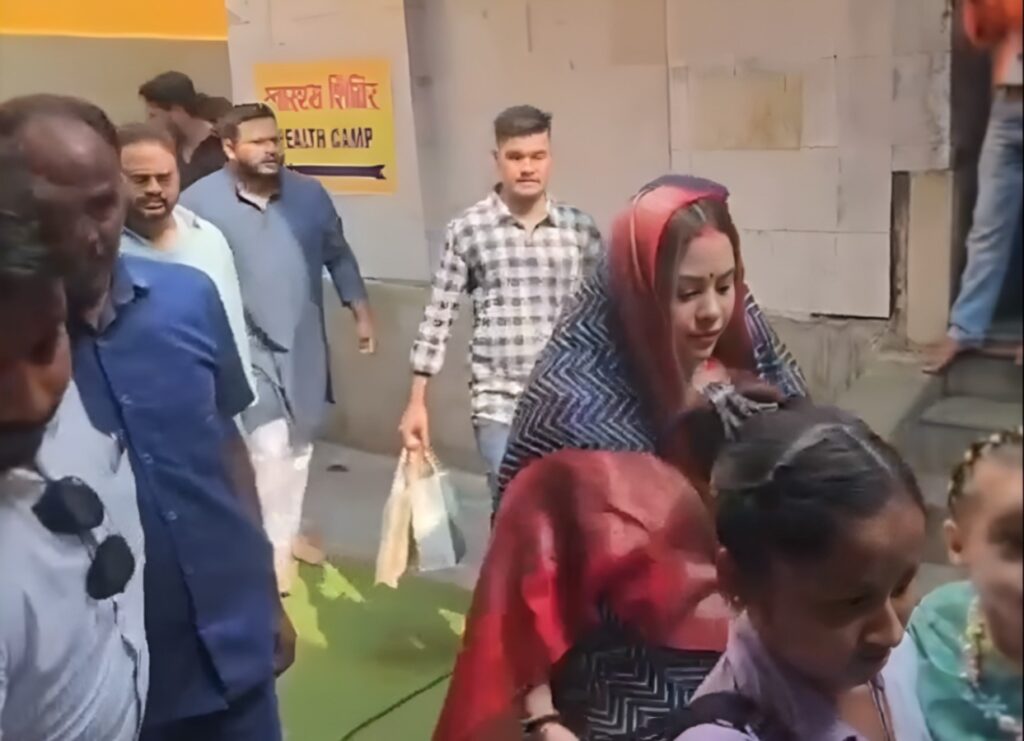 लालू यादव ने पूरे परिवार के साथ गयाजी में किया पिंडदान, तेजस्वी बोले-पिताजी की इच्छा थी.. 2 लालू यादव ने पूरे परिवार के साथ गयाजी में किया पिंडदान, तेजस्वी बोले-पिताजी की इच्छा थी.. 1