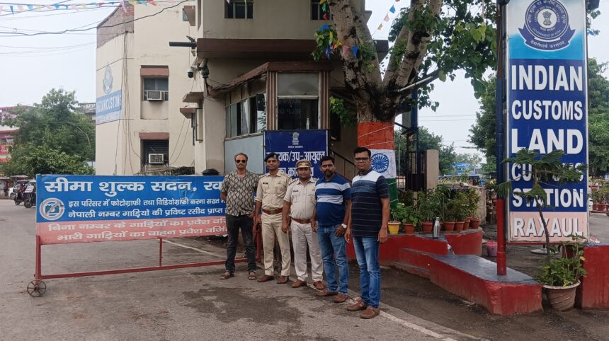 नेपाल में हिंसा को लेकर सीमा पर एसएसबी जवान सख्त सुपौल में भारत-नेपाल बॉर्डर पर स्थिति सामान्य, सघन जांच के बाद एंट्री 1 नेपाल में हिंसा को लेकर सीमा पर एसएसबी जवान सख्त सुपौल में भारत-नेपाल बॉर्डर पर स्थिति सामान्य, सघन जांच के बाद एंट्री 1