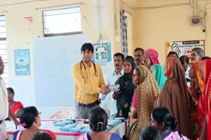 नेत्र जांच शिविर में डेढ़ सौ लोगों को मिला निशुल्क चश्मा 48