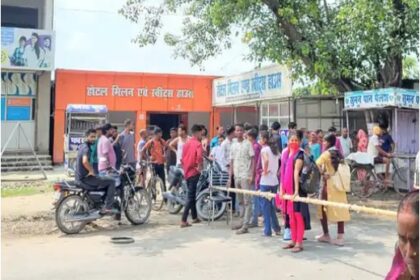 महुआ में पारा मेडिकल छात्रों का हंगामा, किया सड़क जाम 8